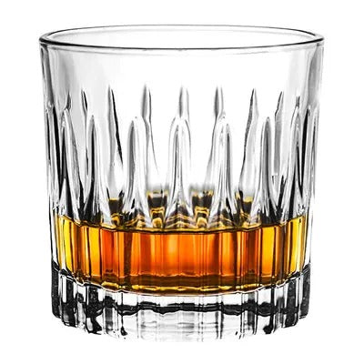 The Gentleman's Glass – Classic Whiskey Tumblers for Refined Tastes